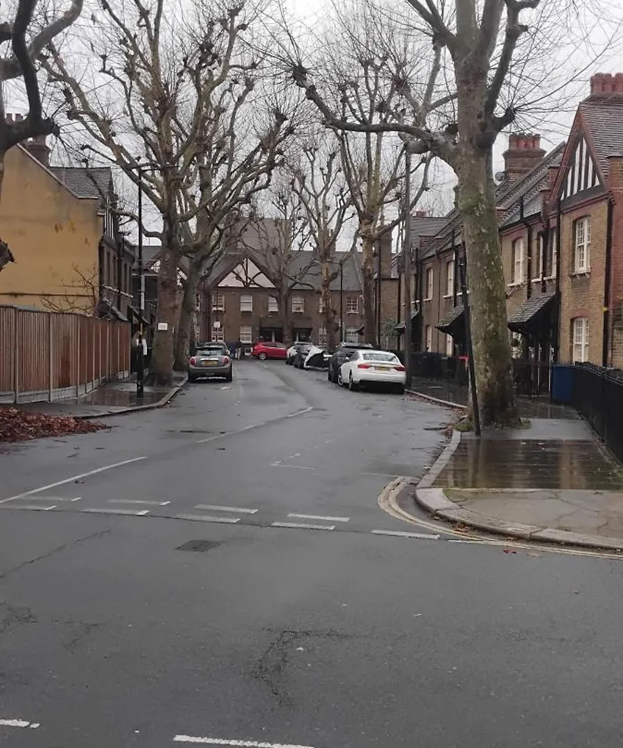 Stay 'N' Save London Homestay